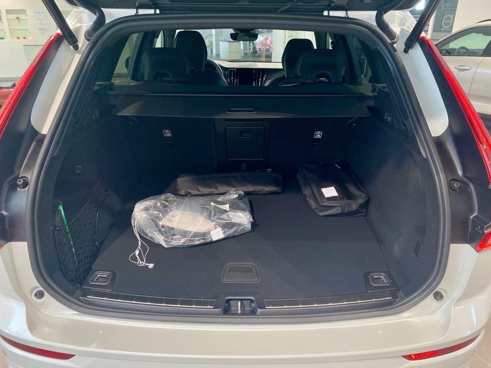 Volvo XC60 nuova a Vercelli (12)