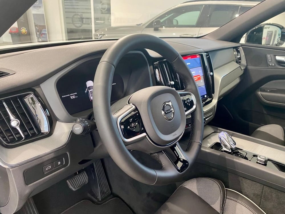 Volvo XC60 nuova a Vercelli (15)