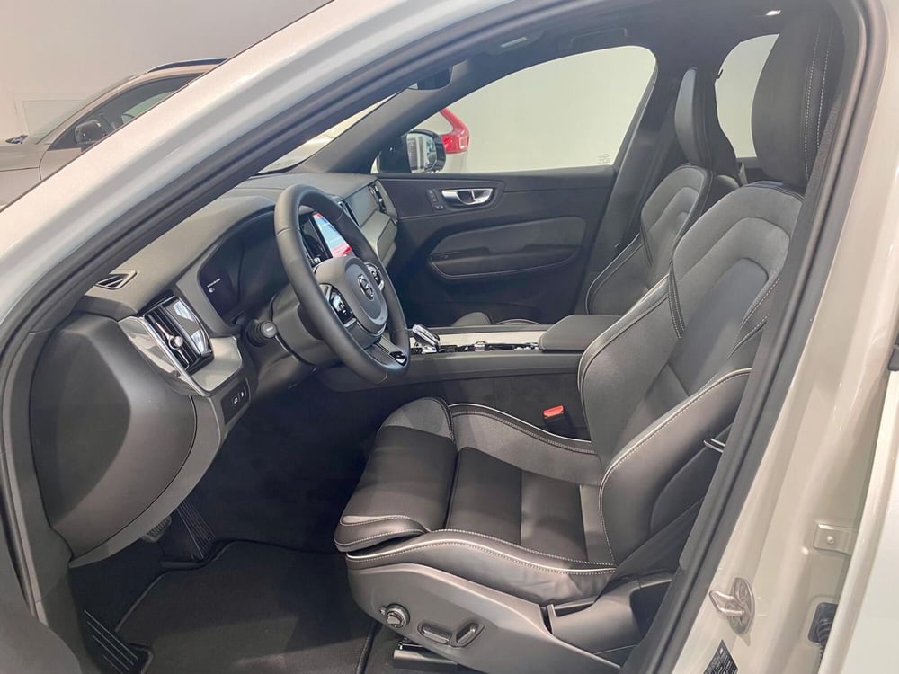 Volvo XC60 nuova a Vercelli (16)