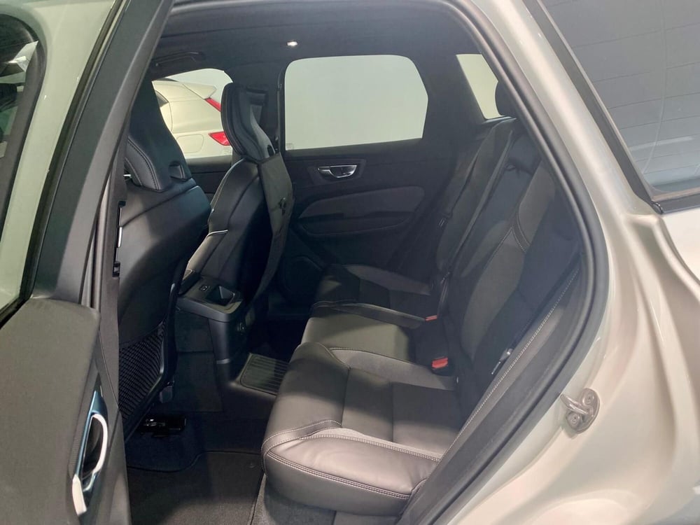 Volvo XC60 nuova a Vercelli (17)
