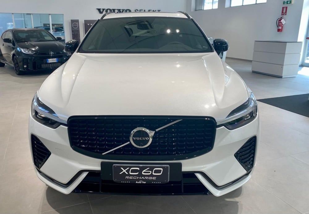 Volvo XC60 nuova a Vercelli (2)