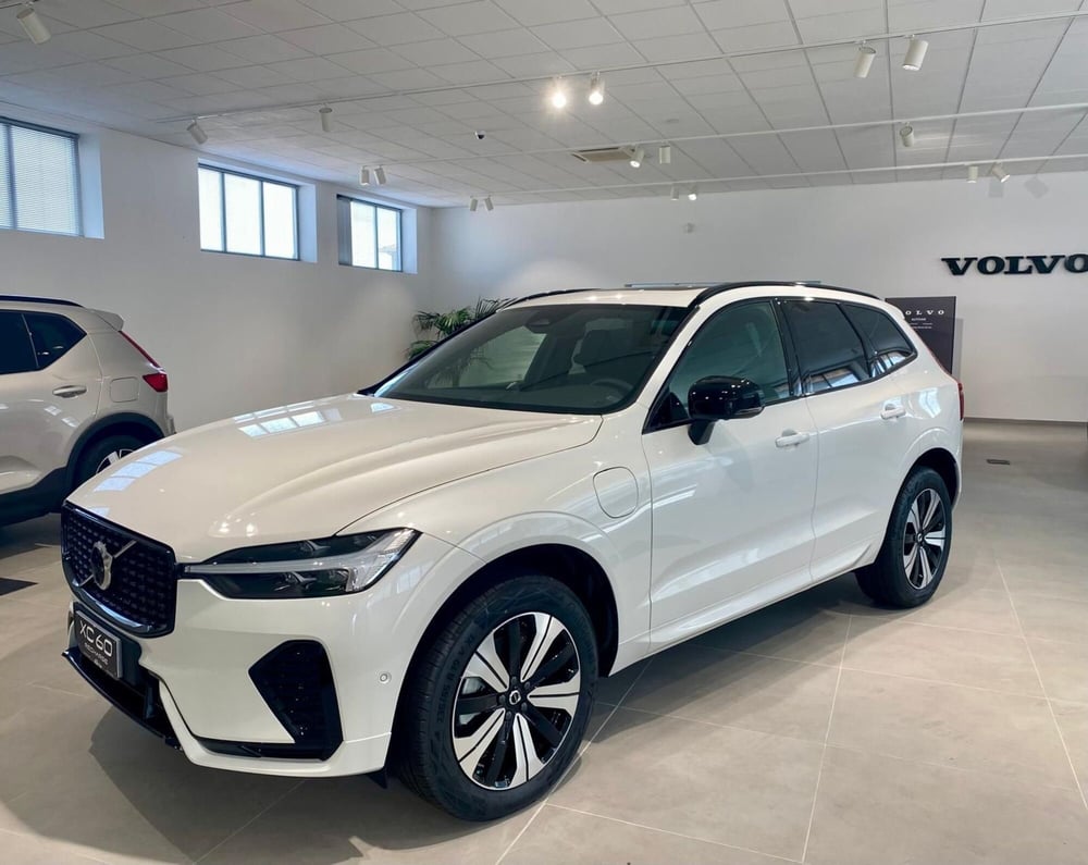 Volvo XC60 nuova a Vercelli (3)