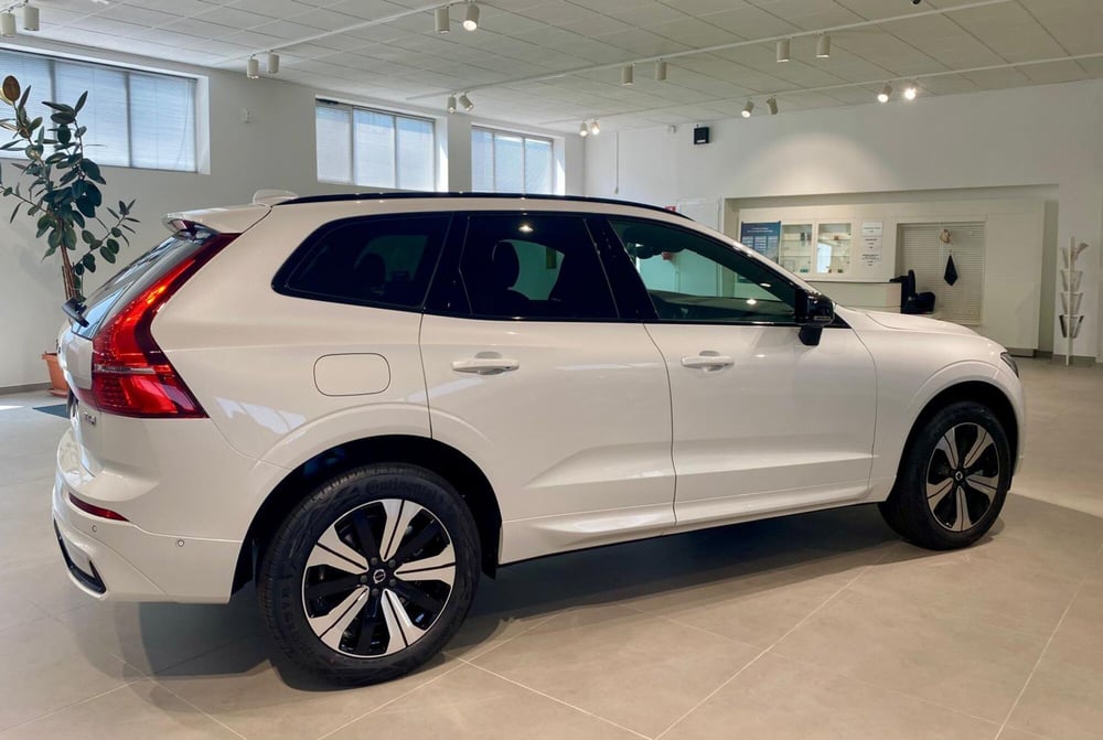 Volvo XC60 nuova a Vercelli (4)