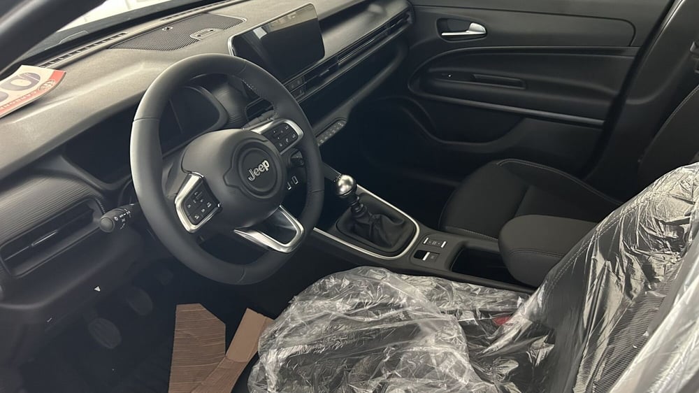 Jeep Avenger nuova a Benevento (12)