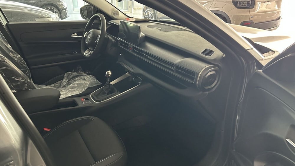 Jeep Avenger nuova a Benevento (15)