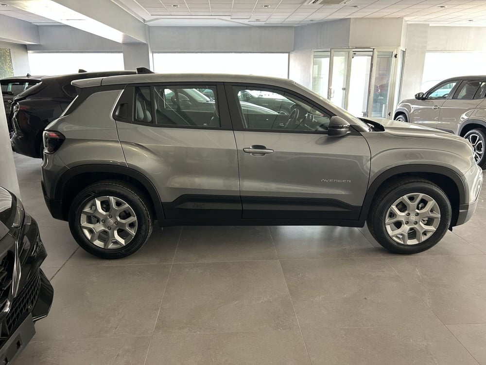 Jeep Avenger nuova a Benevento (7)