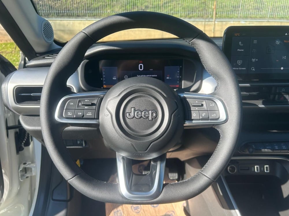 Jeep Avenger nuova a Salerno (17)