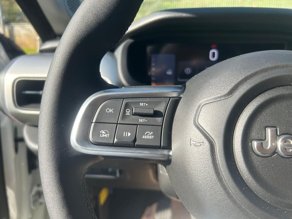 Jeep Avenger nuova a Salerno (18)