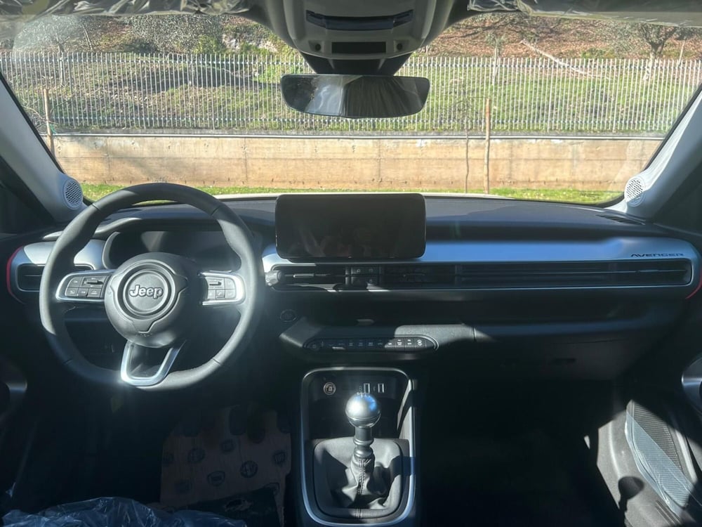 Jeep Avenger nuova a Salerno (5)