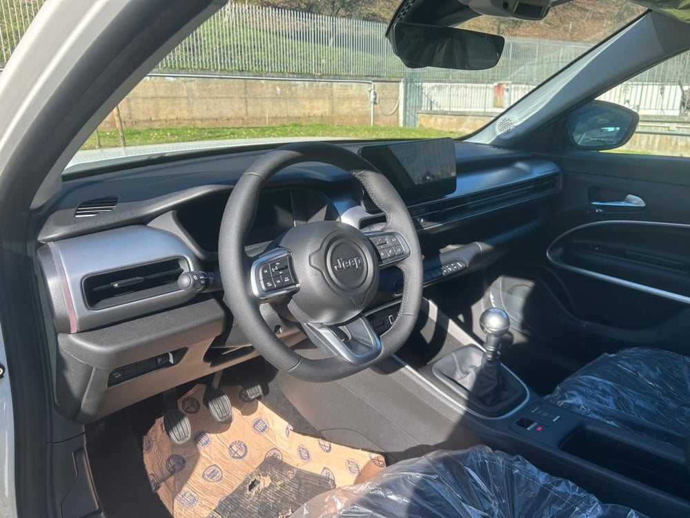Jeep Avenger nuova a Salerno (8)