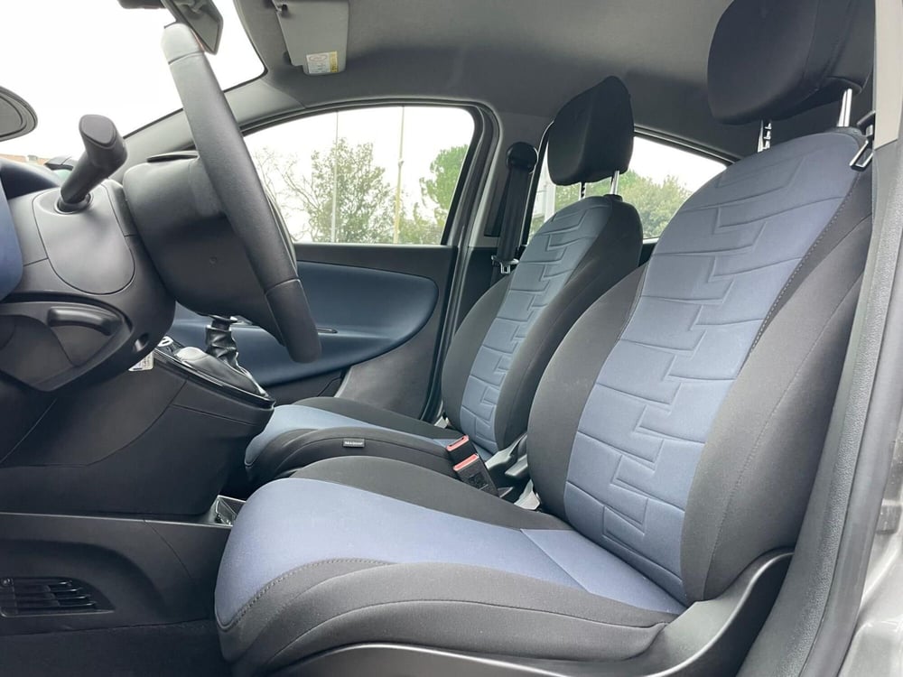 Lancia Ypsilon usata a Ancona (11)