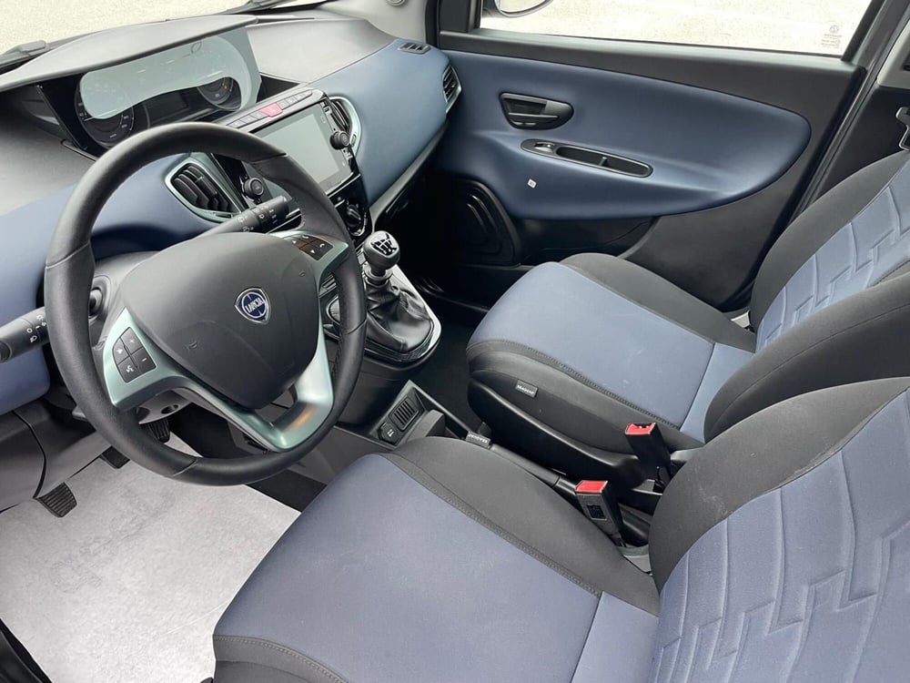 Lancia Ypsilon usata a Ancona (12)