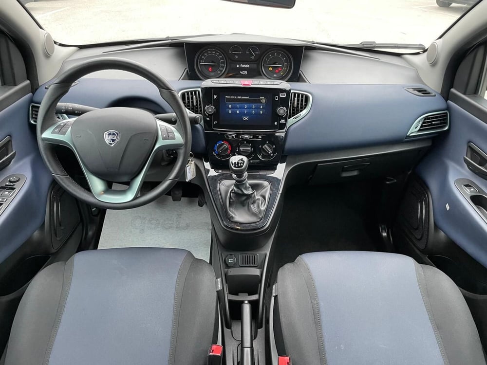 Lancia Ypsilon usata a Ancona (13)