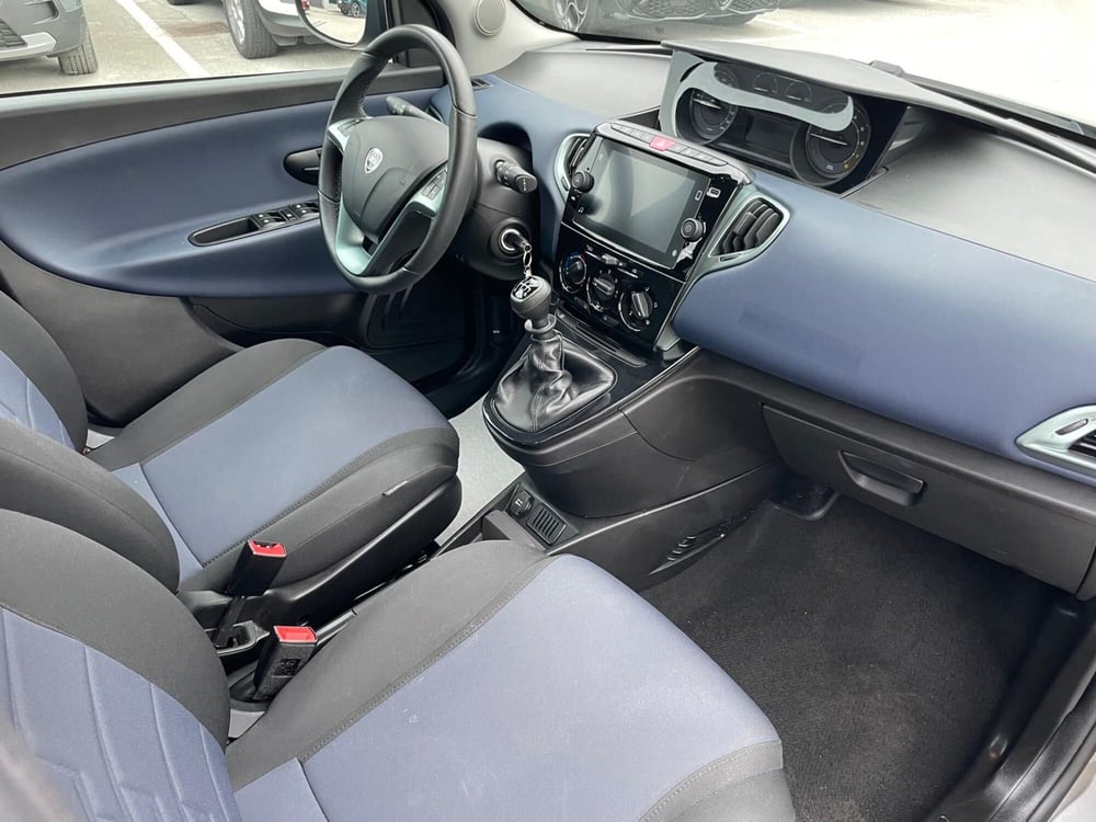 Lancia Ypsilon usata a Ancona (19)