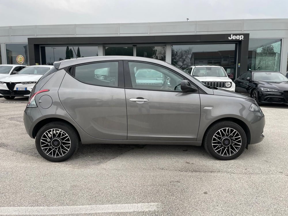 Lancia Ypsilon usata a Ancona (4)