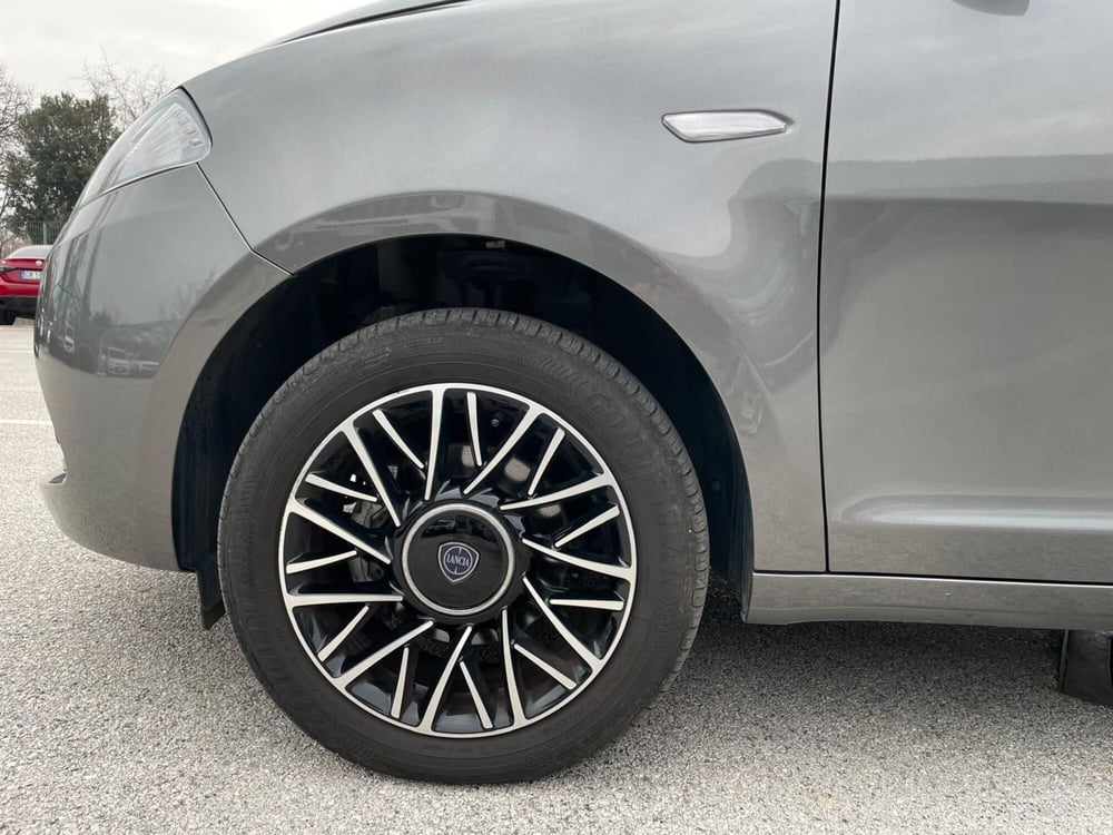 Lancia Ypsilon usata a Ancona (9)