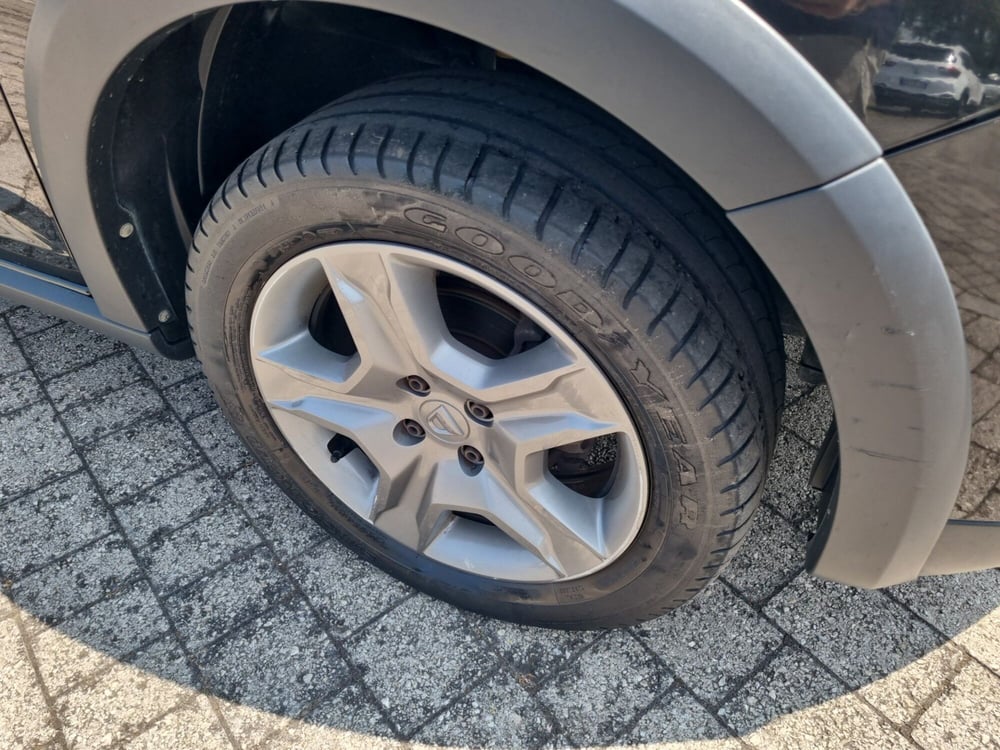 Dacia Sandero usata a Lucca (18)