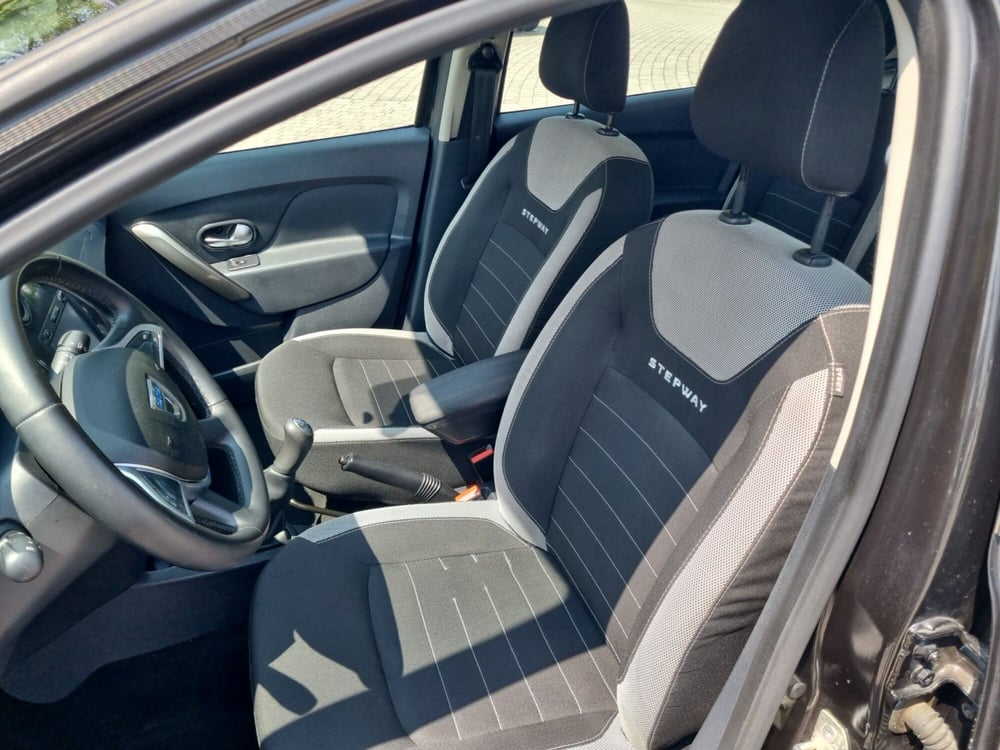 Dacia Sandero usata a Lucca (7)