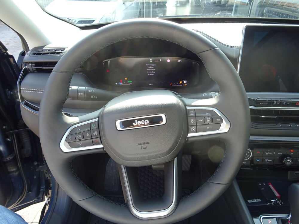 Jeep Compass nuova a Lucca (9)