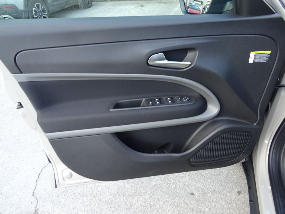 Jeep Avenger nuova a Lucca (10)