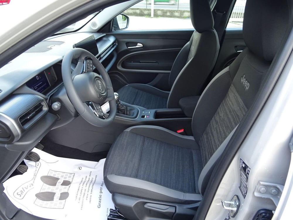 Jeep Avenger nuova a Lucca (11)