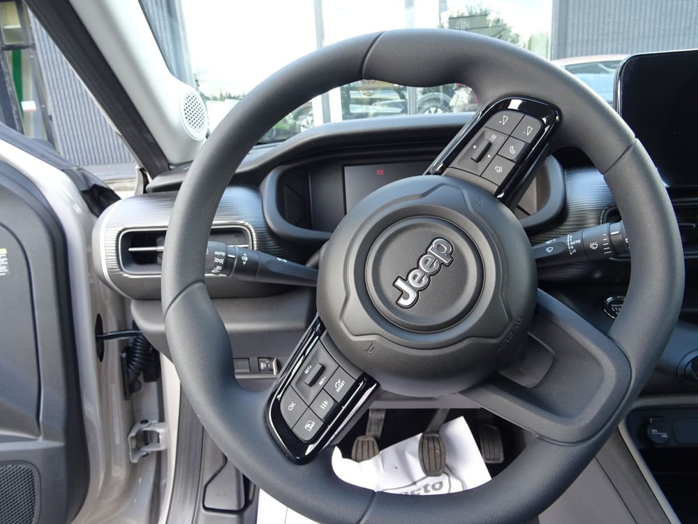 Jeep Avenger nuova a Lucca (13)