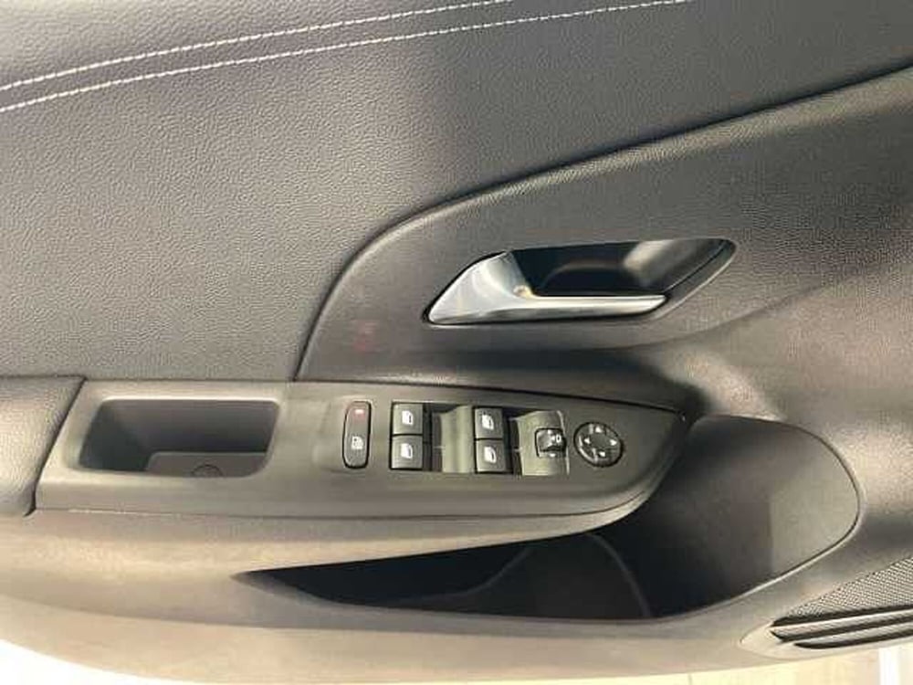 Opel Corsa nuova a Salerno (13)