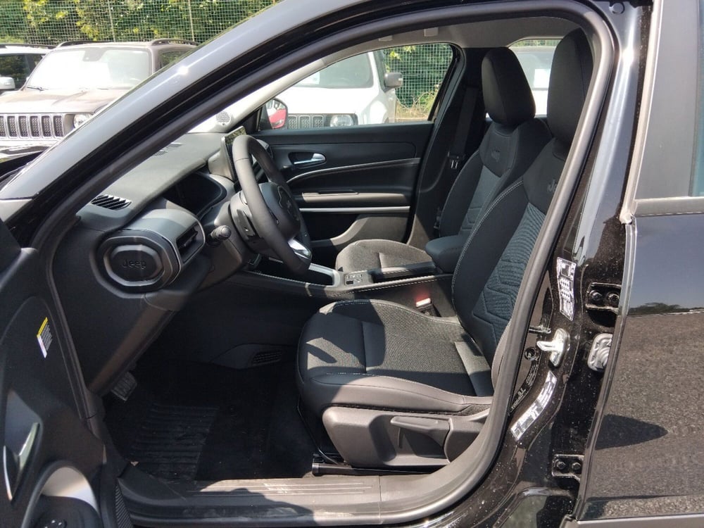Jeep Avenger nuova a Roma (13)