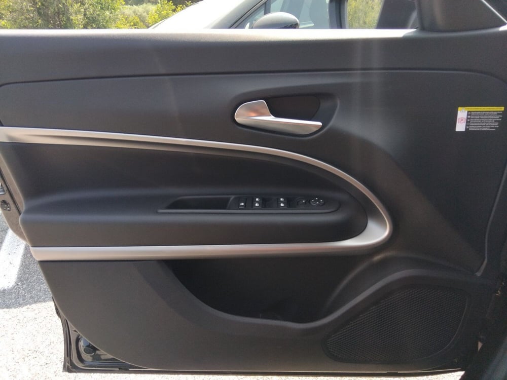 Jeep Avenger nuova a Roma (19)