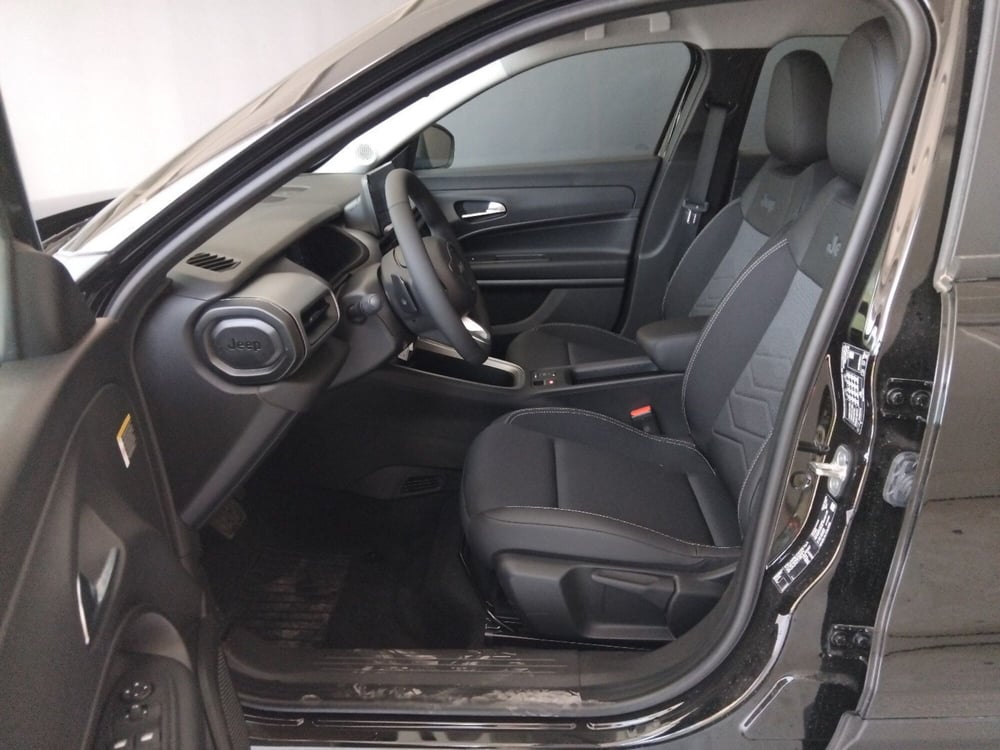 Jeep Avenger nuova a Roma (13)
