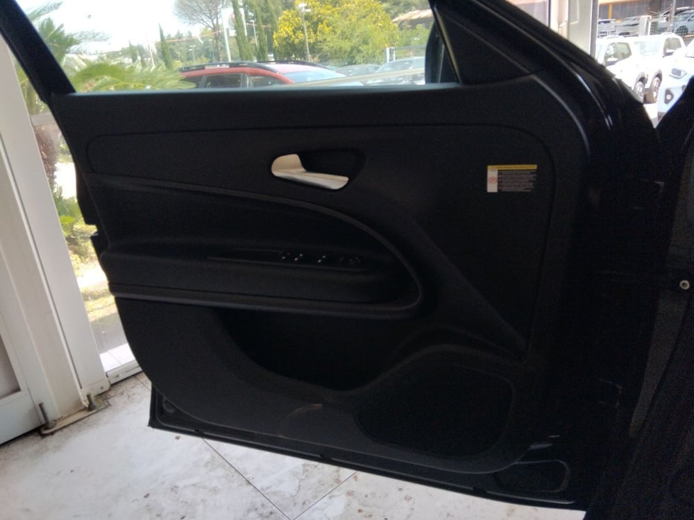 Jeep Avenger nuova a Roma (19)