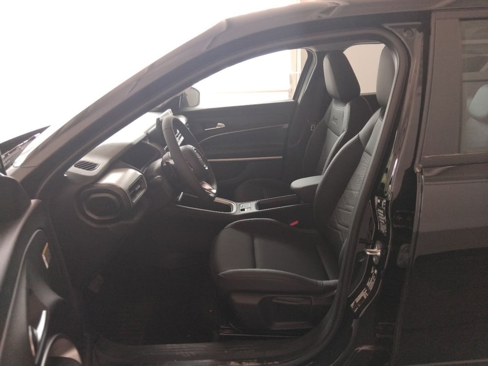 Jeep Avenger nuova a Roma (12)