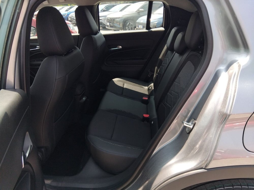 Jeep Avenger nuova a Roma (11)