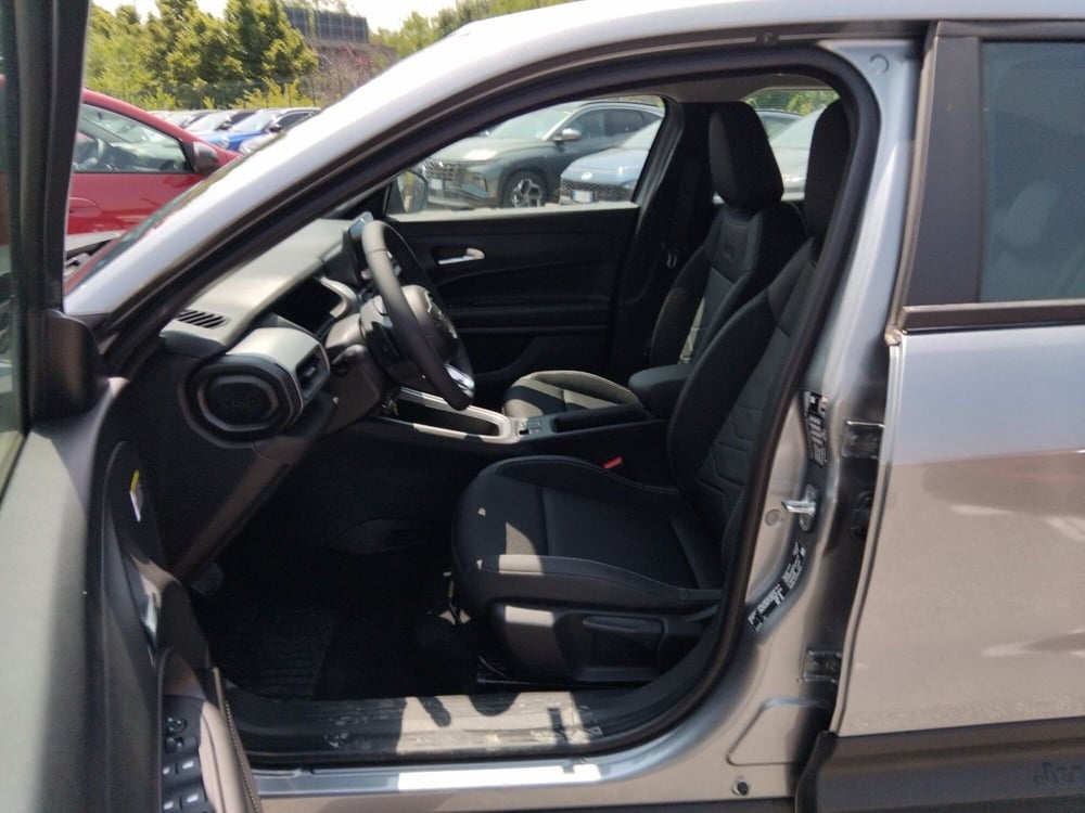 Jeep Avenger nuova a Roma (12)