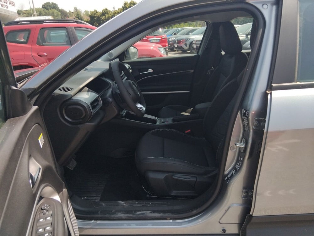 Jeep Avenger nuova a Roma (13)