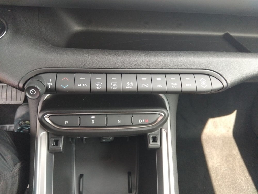 Jeep Avenger nuova a Roma (17)