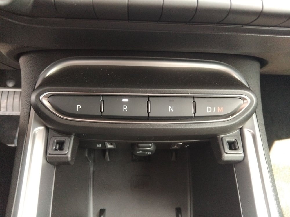 Jeep Avenger nuova a Roma (18)