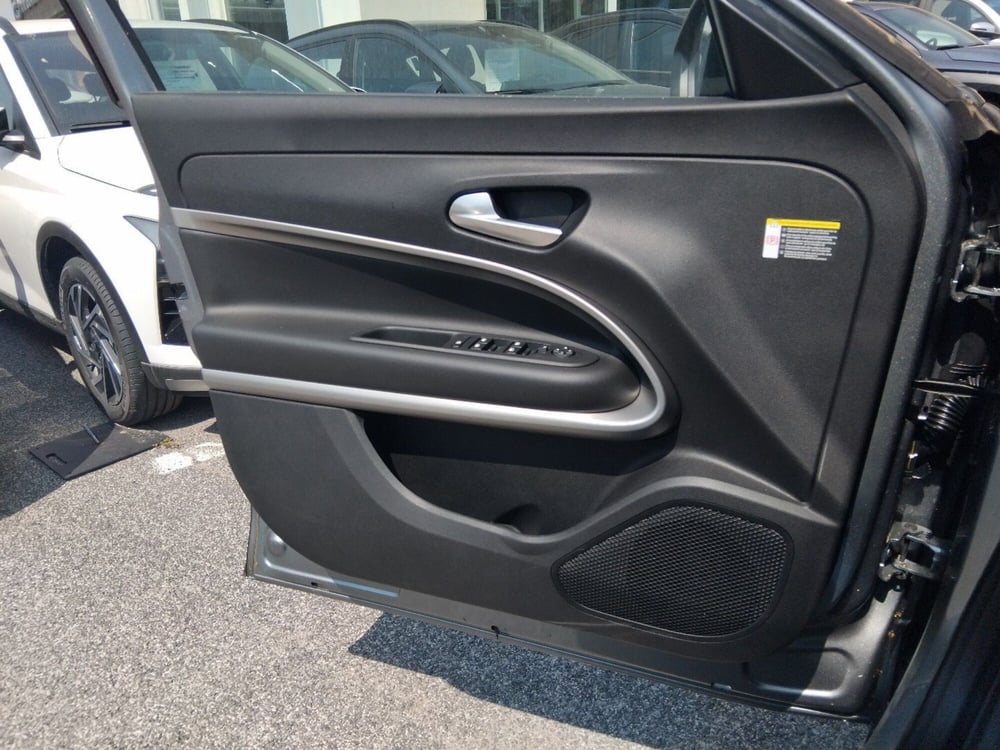 Jeep Avenger nuova a Roma (19)