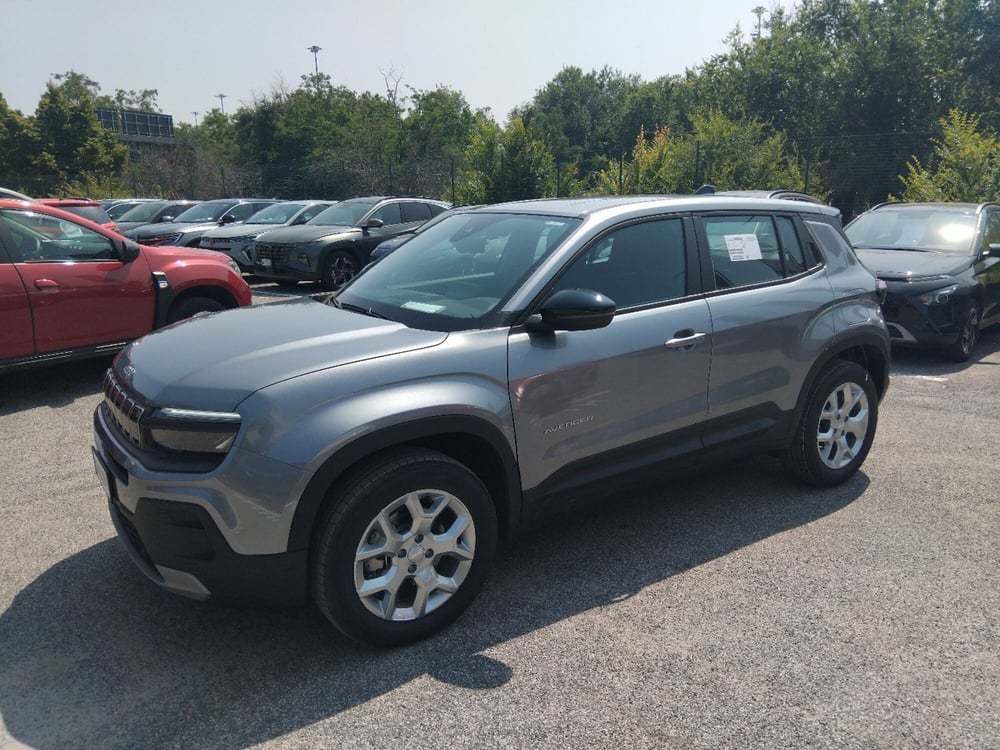 Jeep Avenger nuova a Roma (8)