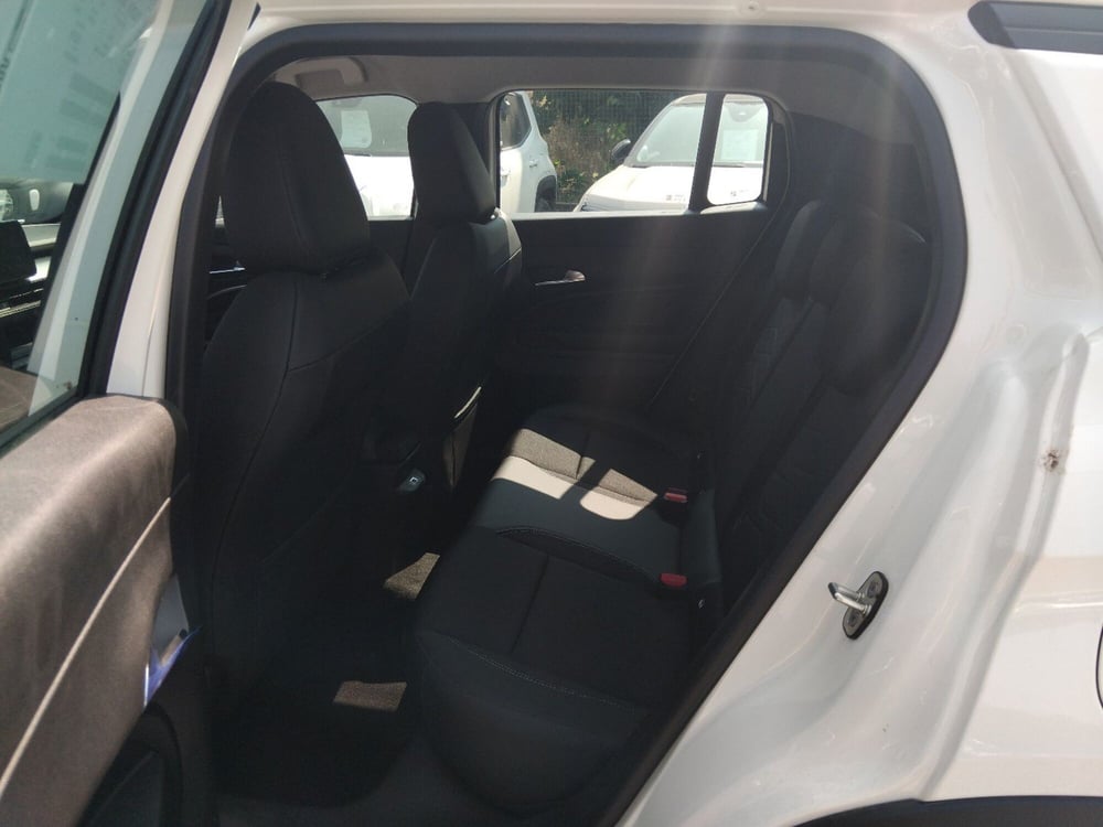 Jeep Avenger nuova a Roma (12)