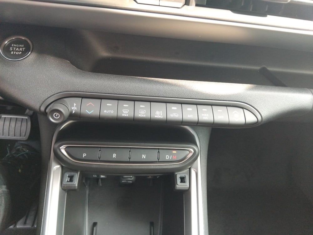 Jeep Avenger nuova a Roma (17)