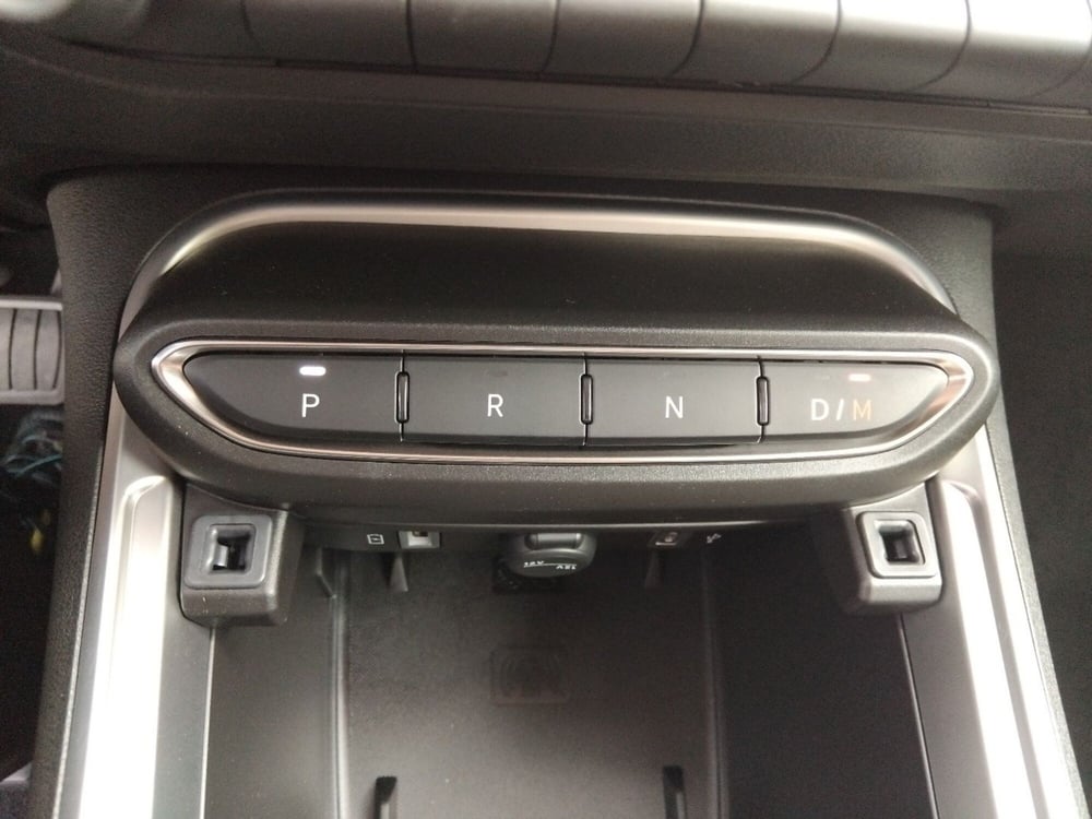 Jeep Avenger nuova a Roma (18)
