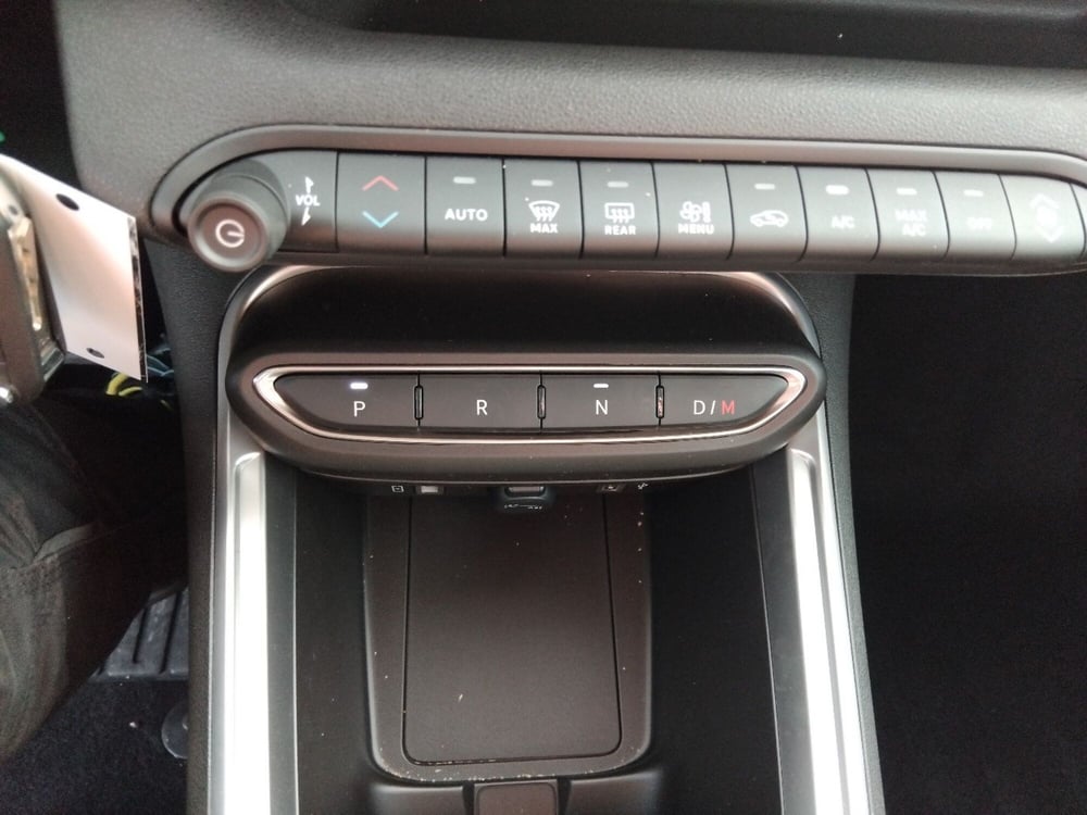 Jeep Avenger nuova a Roma (17)