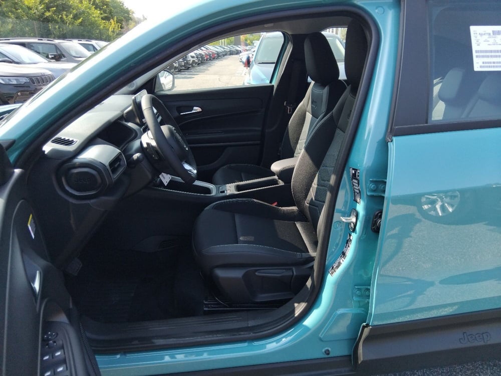 Jeep Avenger nuova a Roma (12)