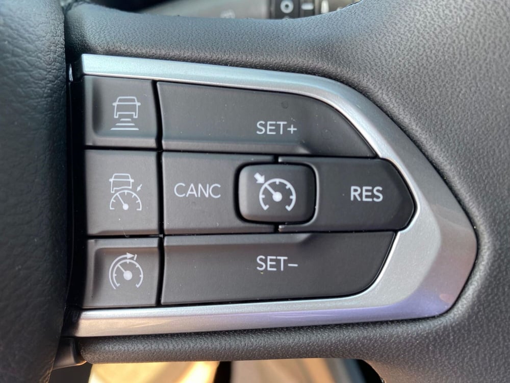 Jeep Compass nuova a Milano (14)