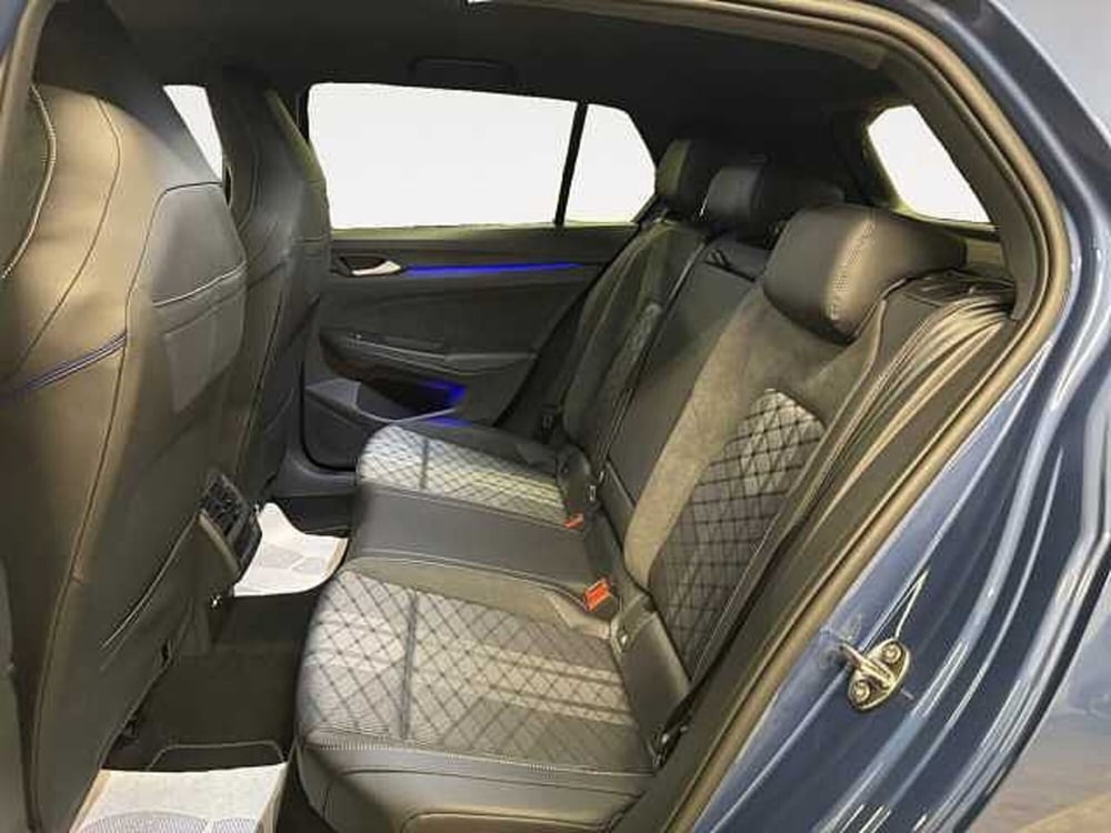 Volkswagen Golf Variant nuova a Lecco (12)