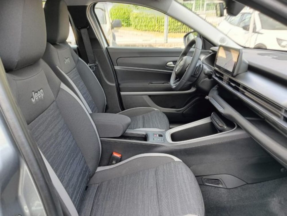 Jeep Avenger nuova a Brescia (16)