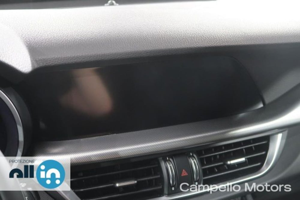 Alfa Romeo Stelvio nuova a Venezia (10)