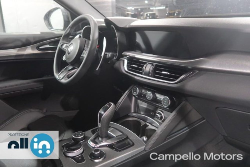 Alfa Romeo Stelvio nuova a Venezia (14)
