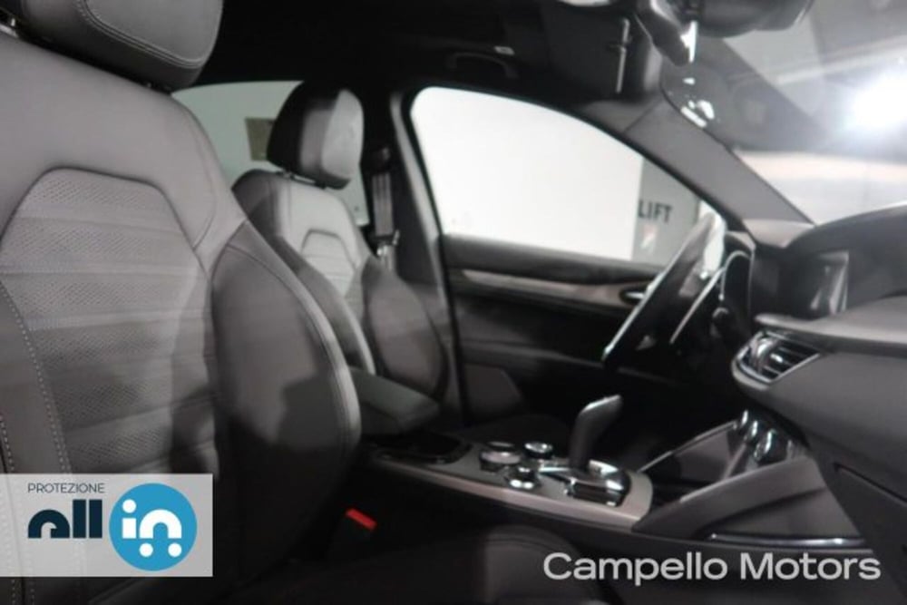 Alfa Romeo Stelvio nuova a Venezia (15)